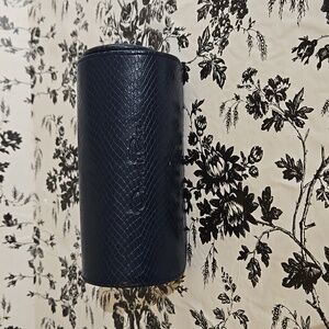 Oscar de la Renta sunglass case b52